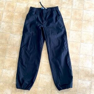 Old navy Wide-Fit Parachute Cargo Pants black 
Size small men’s 
I usually